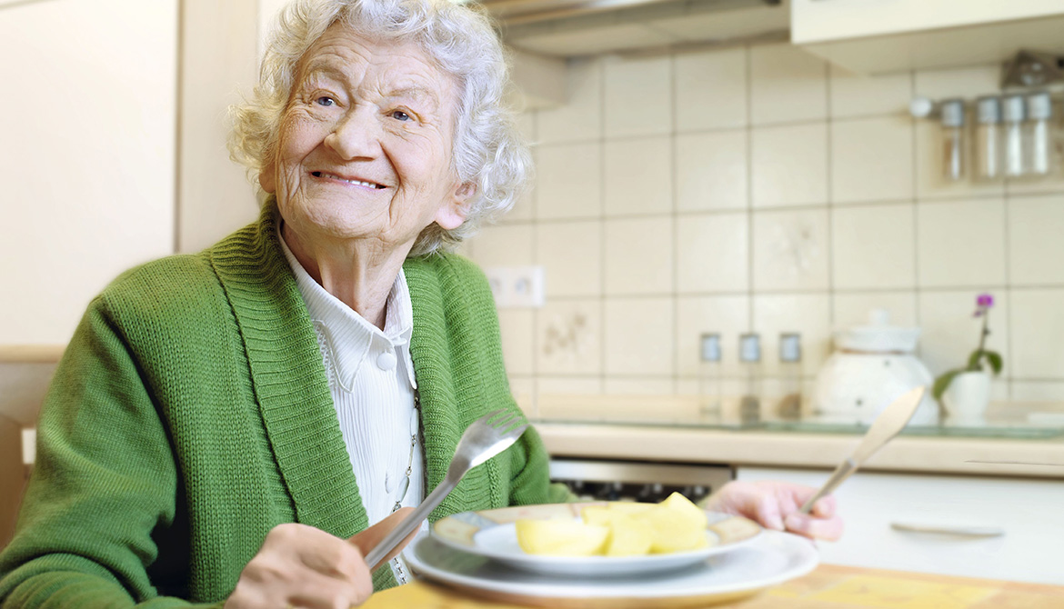 asb_mahlzeiten_seniorin_mittagessen.jpg